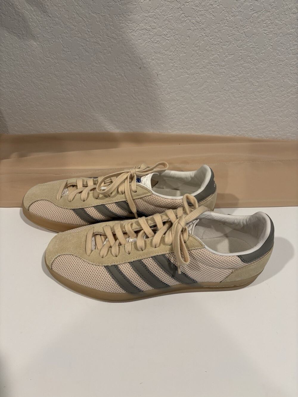 Adidas Sneakers Men’s Size 8 Beige Tan Gray Gum Sole New Without Box